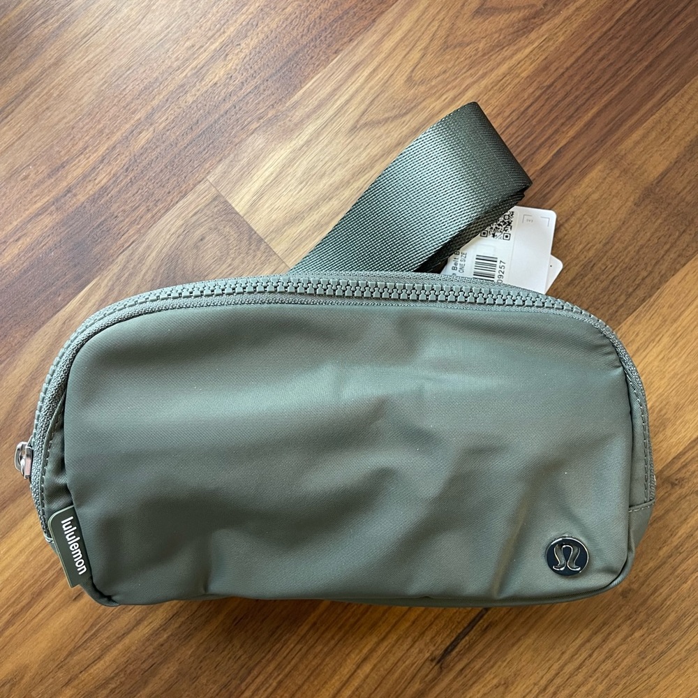 lululemon Everywhere Belt Bag Grey Sage - Picture 5 of 5